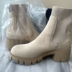 Women’s Steve Madden Chelsea Style boots